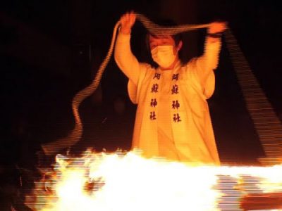 阿蘇神社の火振り神事
